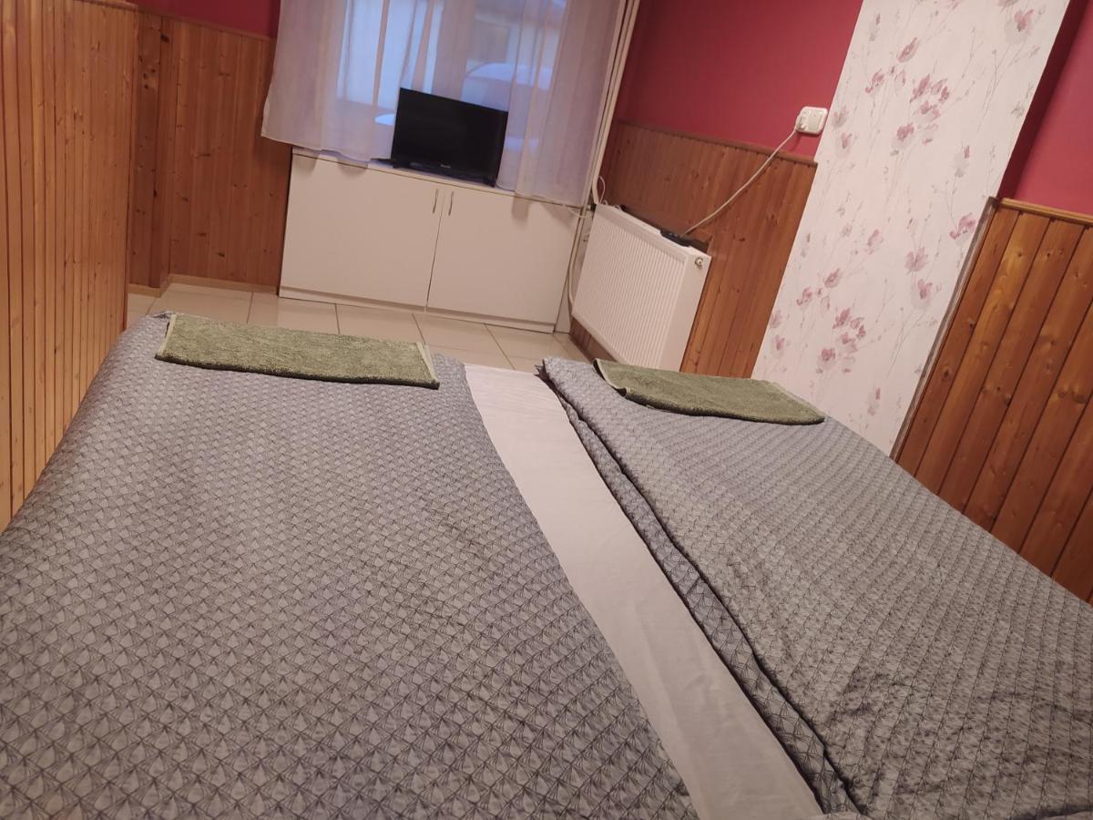 Pingpong Apartman Soltvadkert Exterior foto