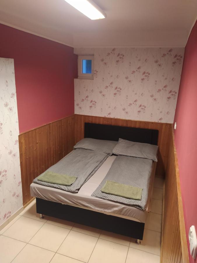 Pingpong Apartman Soltvadkert Exterior foto