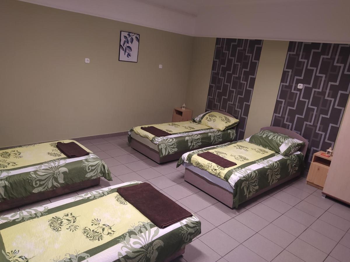 Pingpong Apartman Soltvadkert Exterior foto