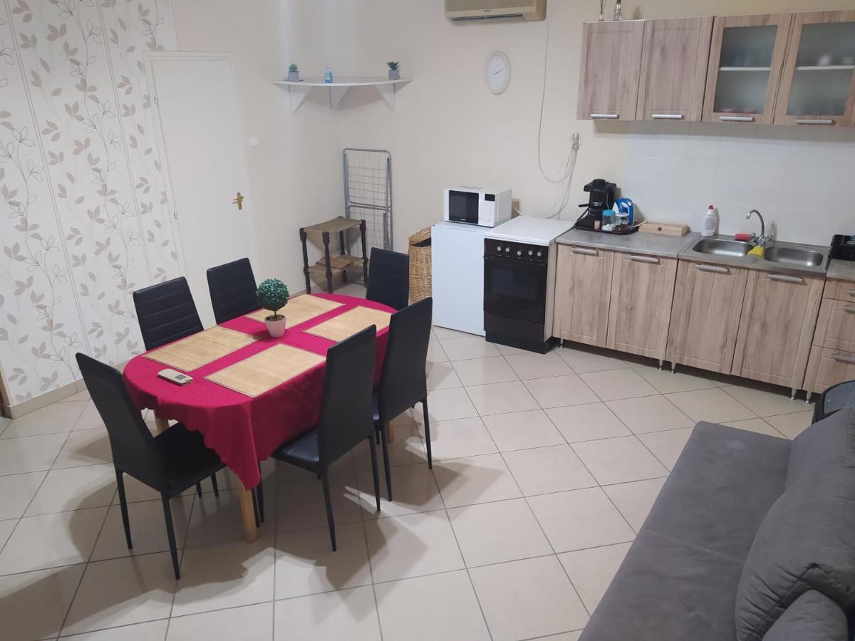 Pingpong Apartman Soltvadkert Exterior foto