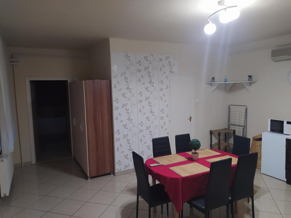 Pingpong Apartman Soltvadkert Exterior foto
